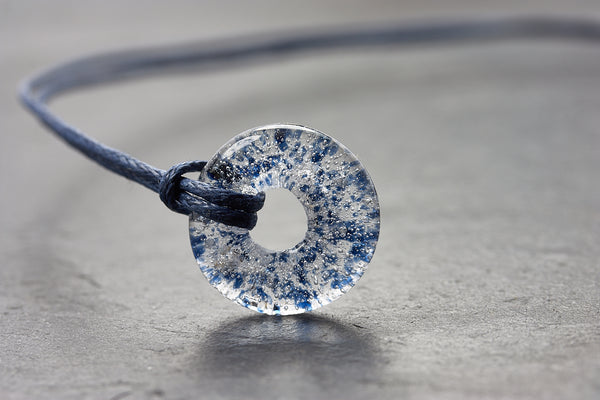 Ascheschmuck Kette Circle mini blau Asche - Andenken an verstorbenes Haustier - Urne - Glas