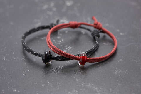 Partnerarmbänder Set Borosilikat Glasperle Unisex jewelry Segeltau rot/darknight II verstellbar